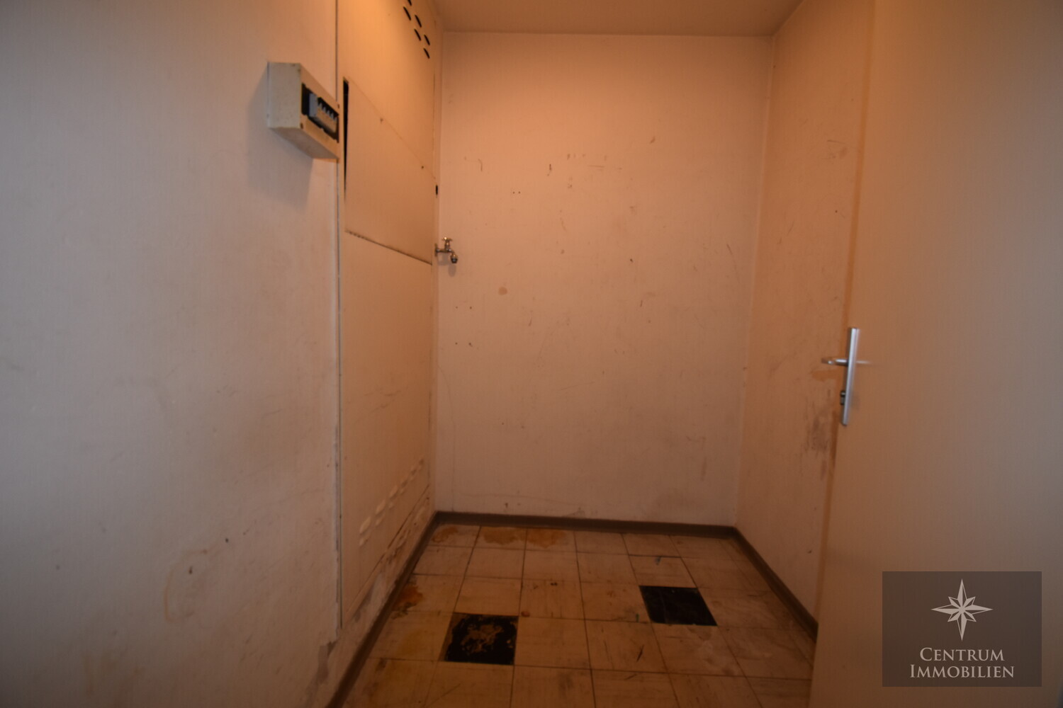 Waschmaschinenraum - Renovierungsbedürftige Wohnung – ideal für Eigennutzer oder Kapitalanleger