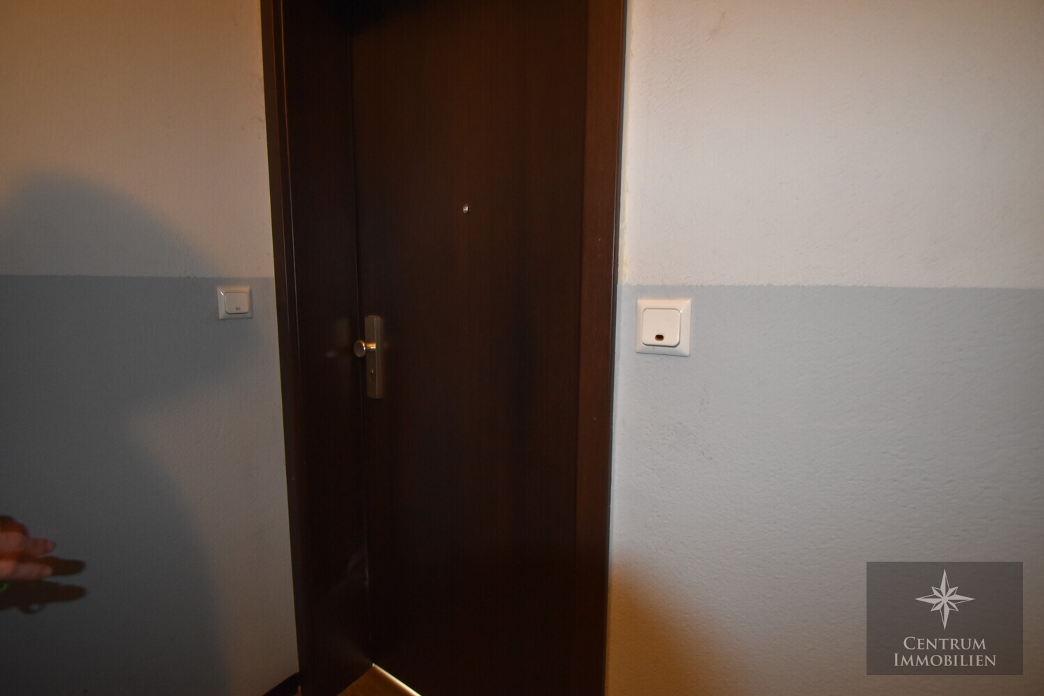 Wohnungseingang - Leerstehende 3-Zimmer-Wohnung mit guter Aufteilung in Frankfurt-Fechenheim