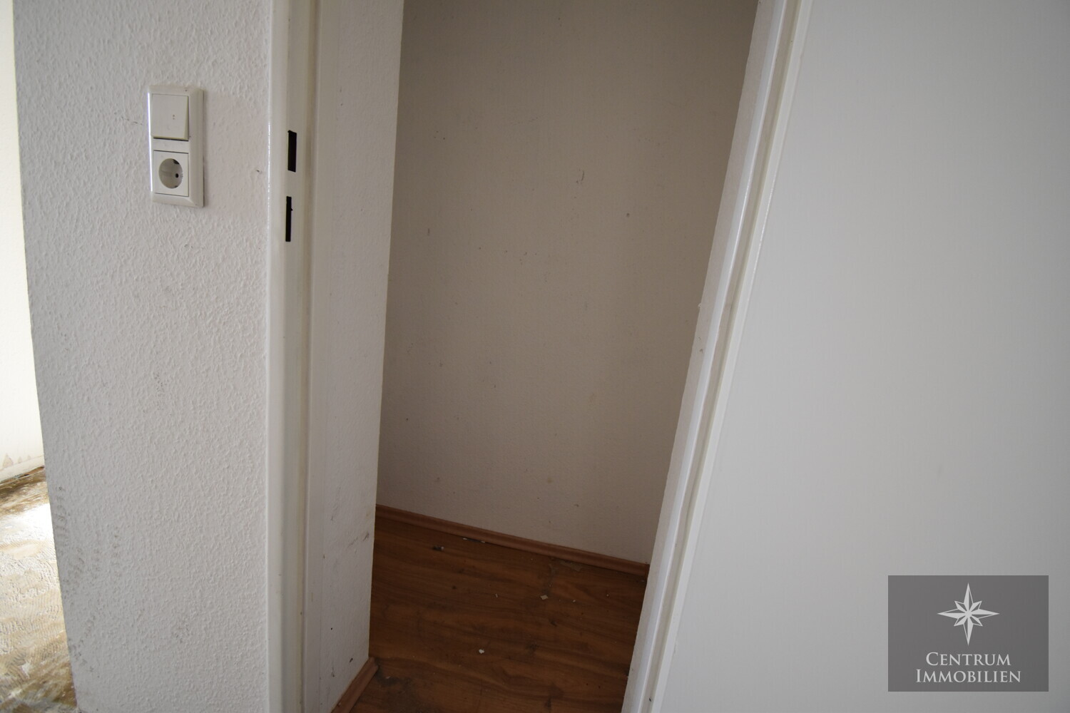 Abstellkammer - Leerstehende 3-Zimmer-Wohnung mit guter Aufteilung in Frankfurt-Fechenheim