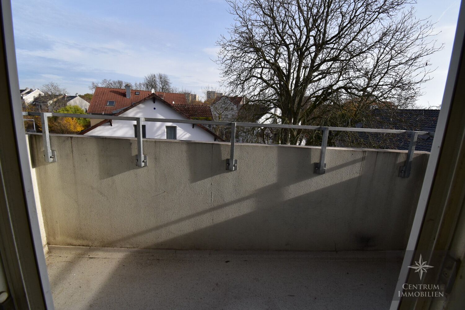 Balkon - Leerstehende 3-Zimmer-Wohnung mit guter Aufteilung in Frankfurt-Fechenheim