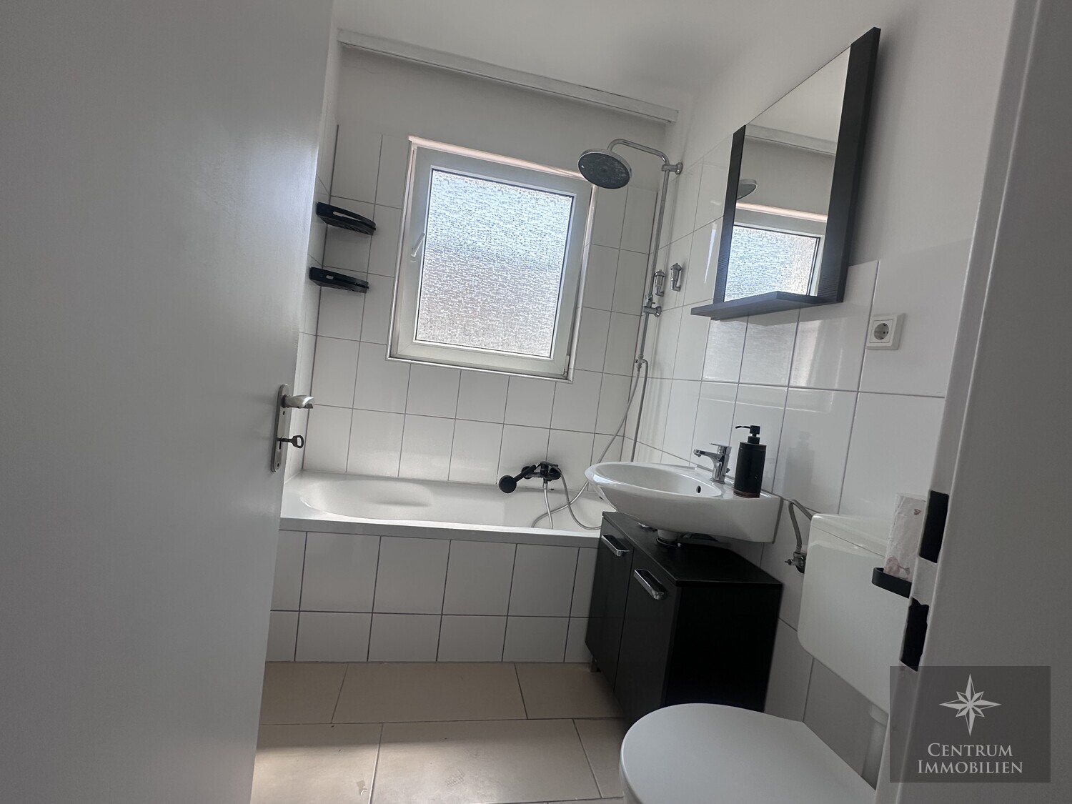 Bad - Renovierte 2-Zimmer-Wohnung in Frankfurt-Rödelheim