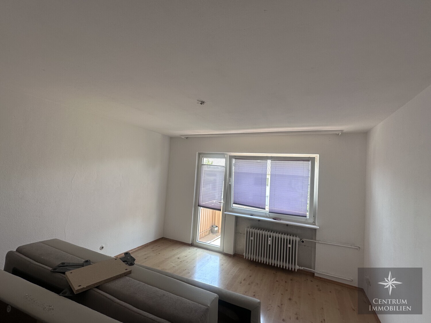 Wohnzimmer - Renovierte 2-Zimmer-Wohnung in Frankfurt-Rödelheim