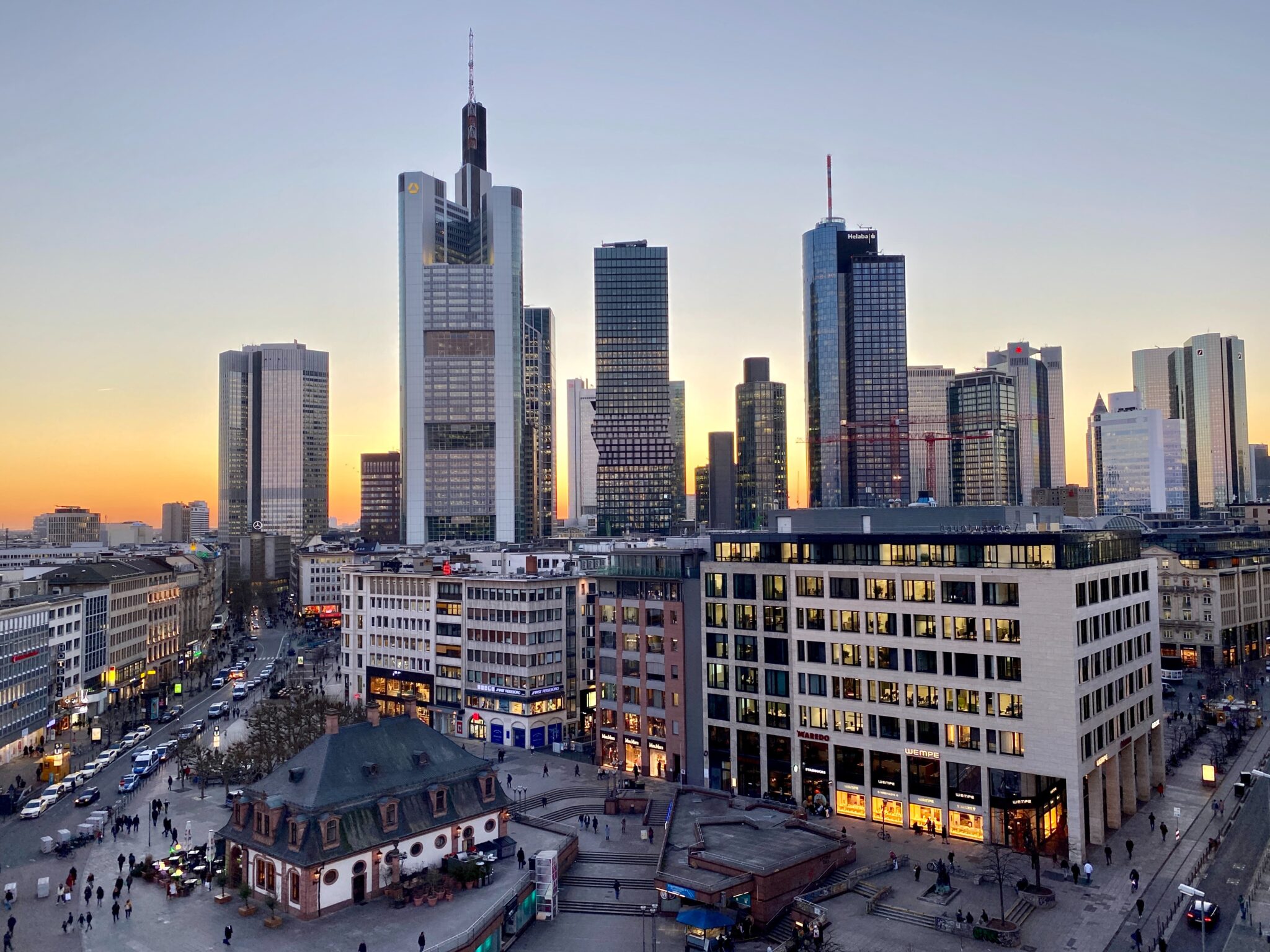 Frankfurter Innenstadt mit Skyline, Hauptwache und Ladenflächen in zentraler Lage