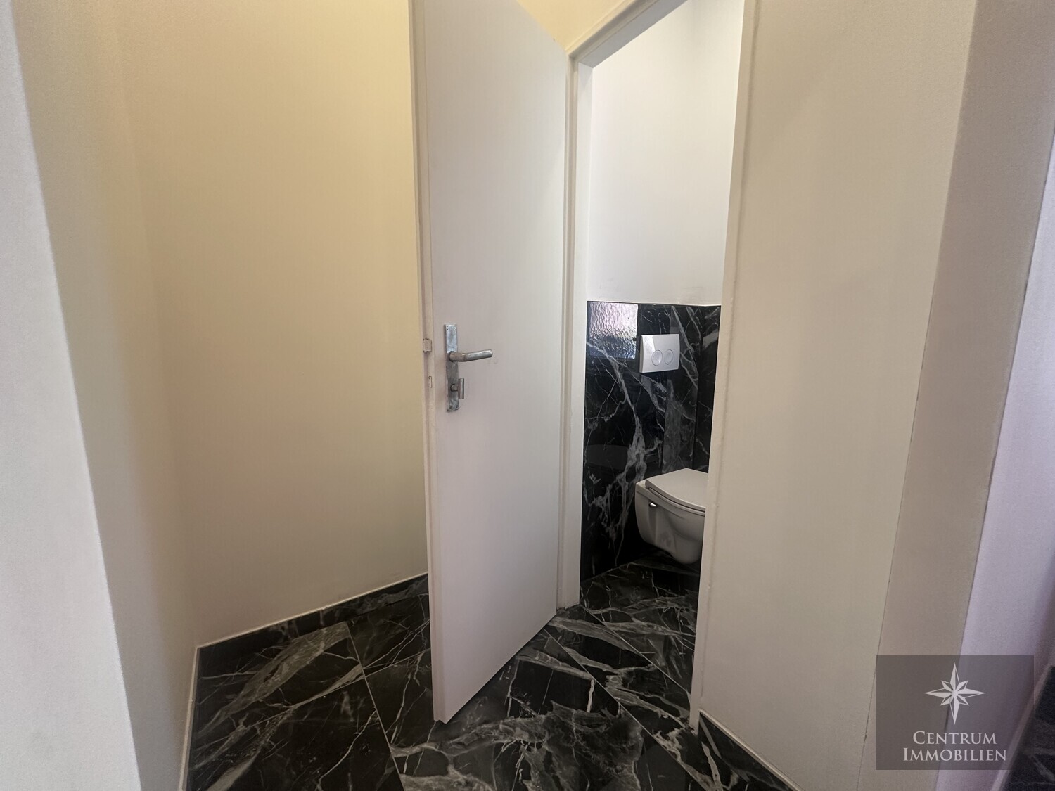 Modern renovierter Laden, 32 m², bezugsfertig, ideal für Kosmetik, Einzelhandel oder Büro