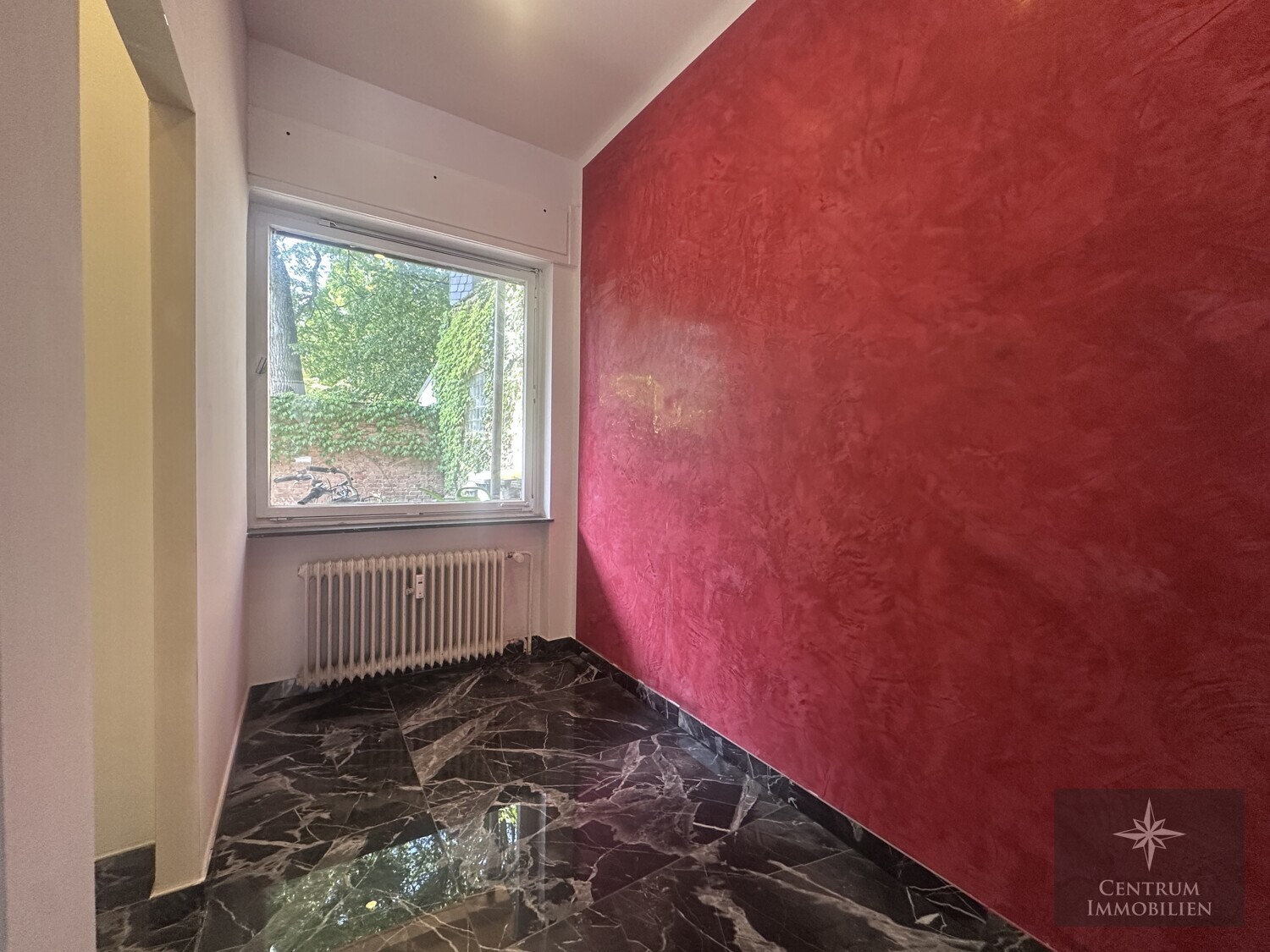 Modern renovierter Laden, 32 m², bezugsfertig, ideal für Kosmetik, Einzelhandel oder Büro
