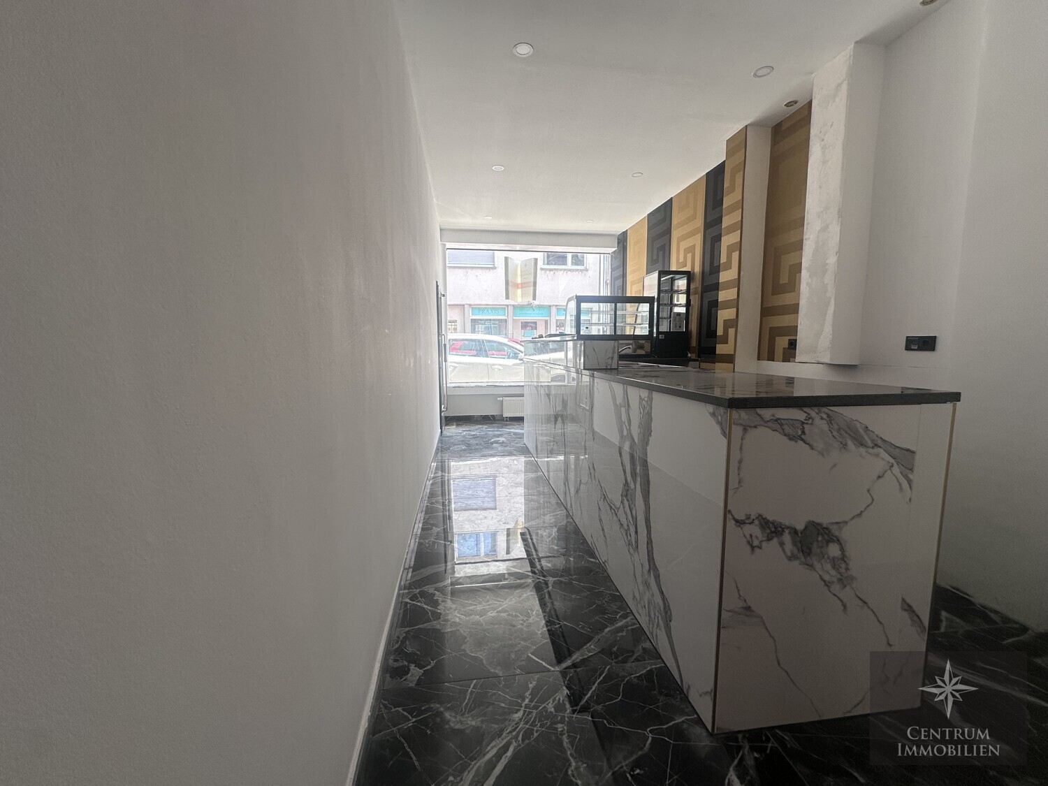 Modern renovierter Laden, 32 m², bezugsfertig, ideal für Kosmetik, Einzelhandel oder Büro