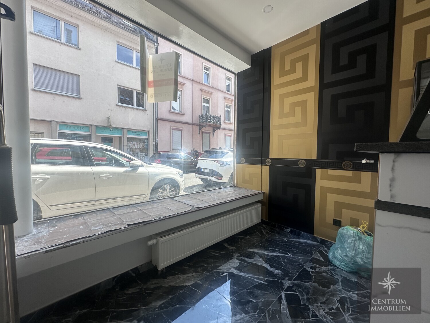Modern renovierter Laden, 32 m², bezugsfertig, ideal für Kosmetik, Einzelhandel oder Büro