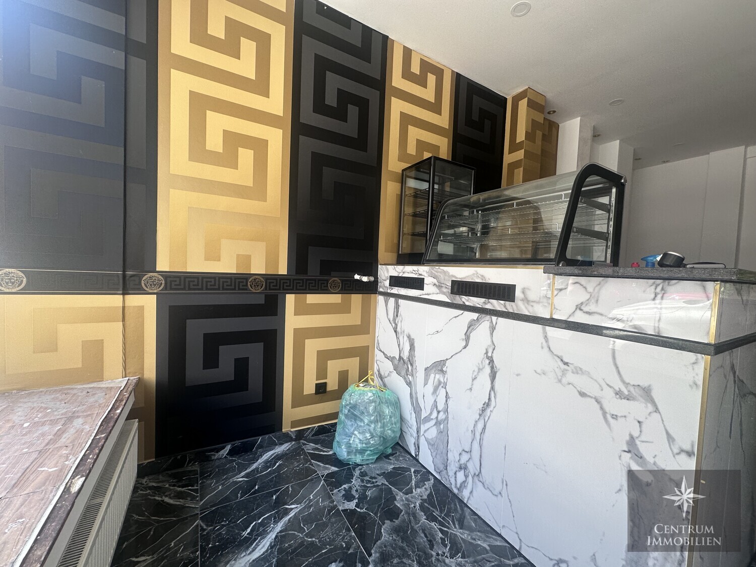 Modern renovierter Laden, 32 m², bezugsfertig, ideal für Kosmetik, Einzelhandel oder Büro
