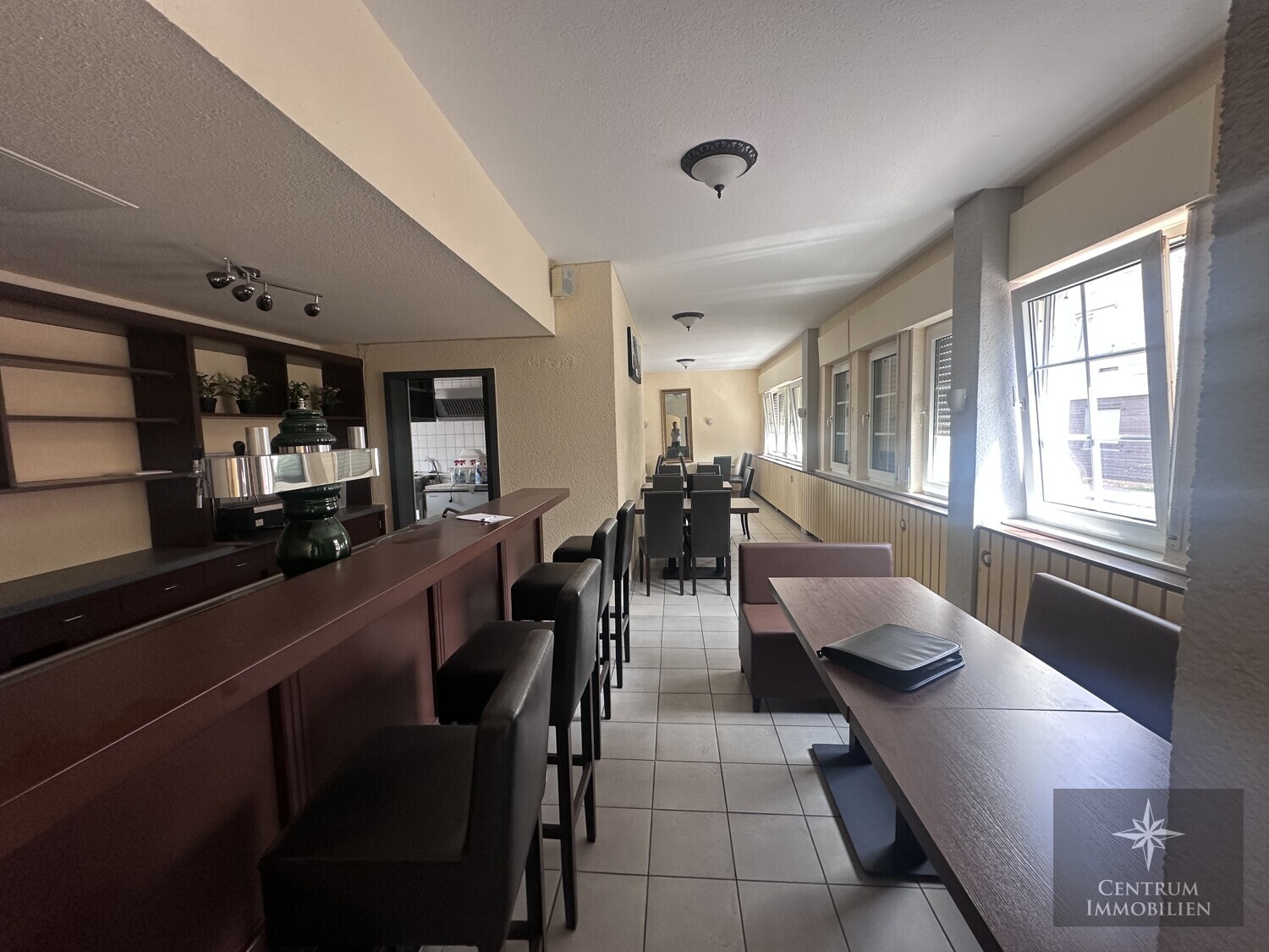 Restaurant mit großer Terrasse in Frankfurt-Preungesheim