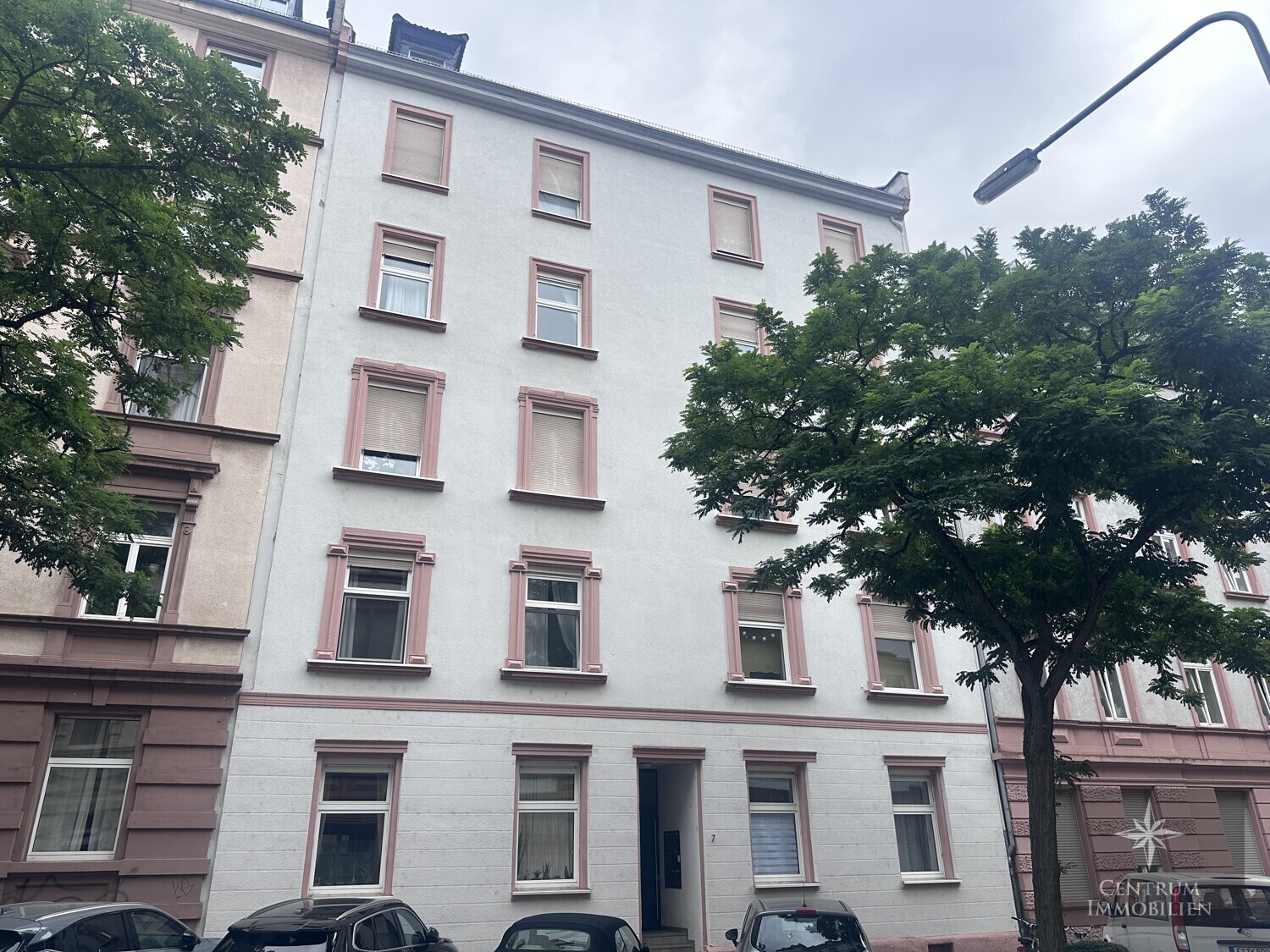 Renovierte 2-Zimmer-Dachgeschosswohnung in zentraler Lage